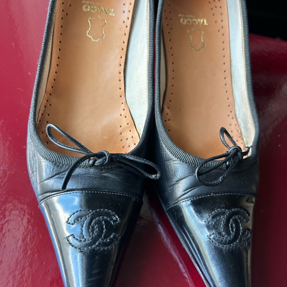 CHANEL Black Patent Pumps with bow